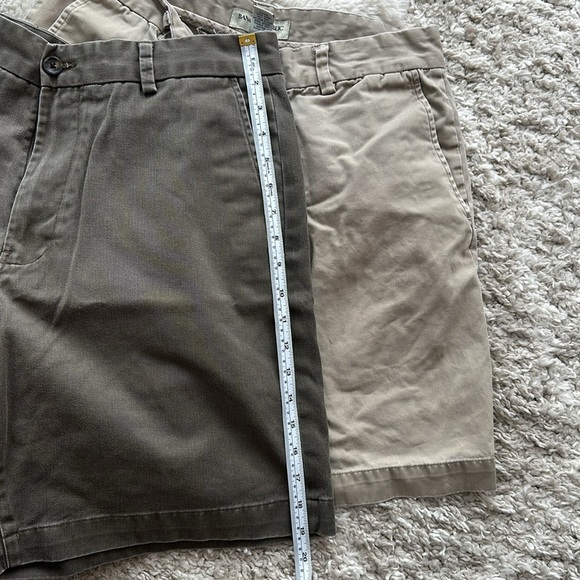 Banana Republic Men's Casual Shorts - khaki and chocolate size 34 classic fit - Picture 7 of 8